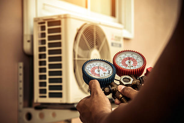 Professional Hvac technician working in Bunker Hill, IL
